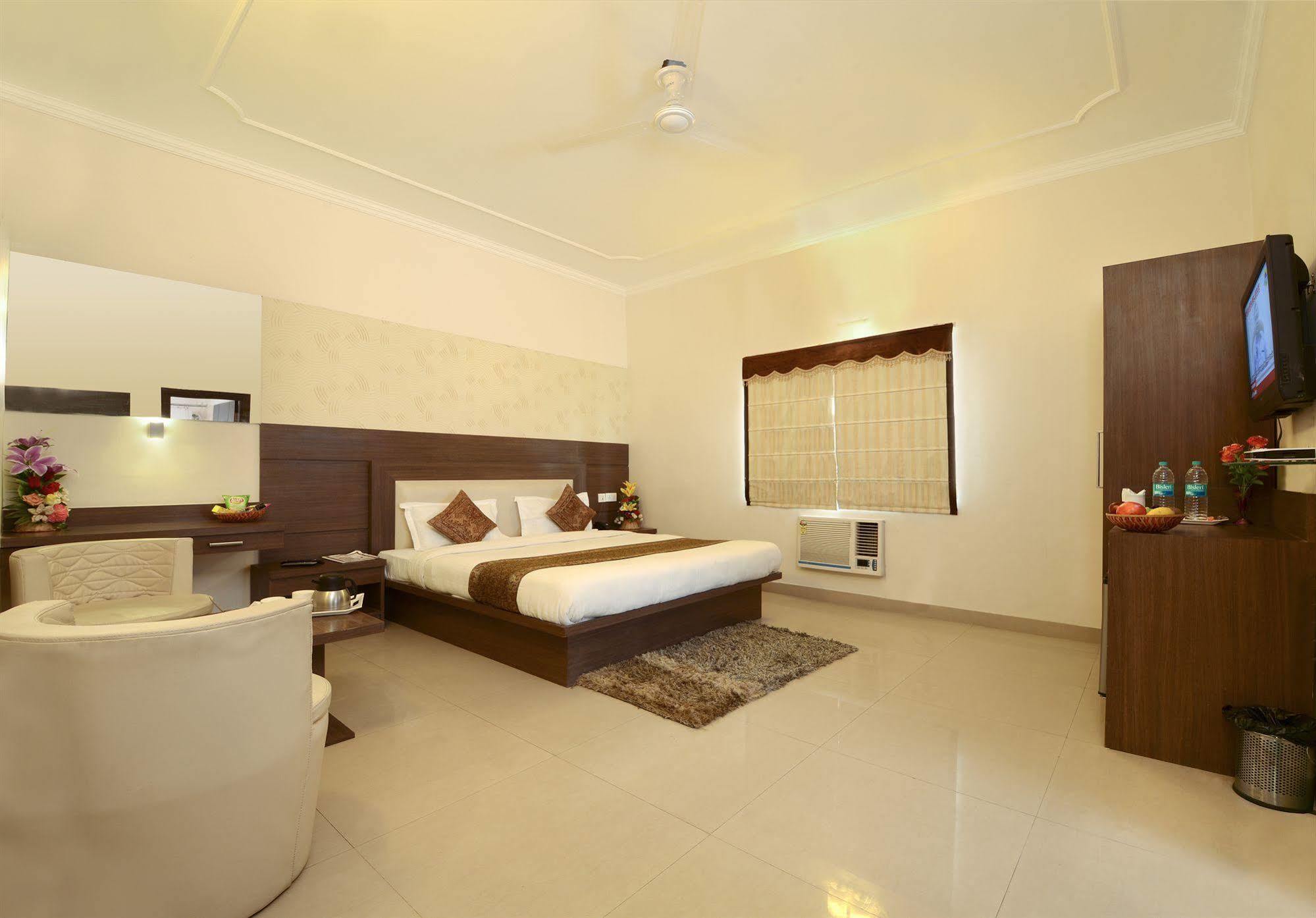 Fabhotel Plus Maniram Palace Agra  Εξωτερικό φωτογραφία